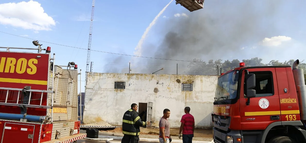 Incêndio em depósito da Pax União em Teresina