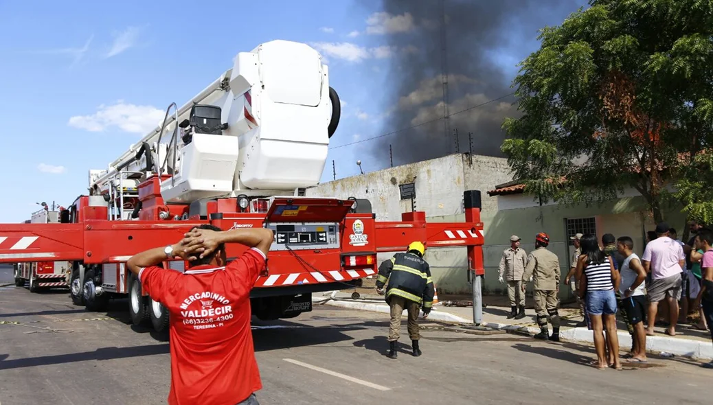 Incêndio em depósito da Pax União em Teresina
