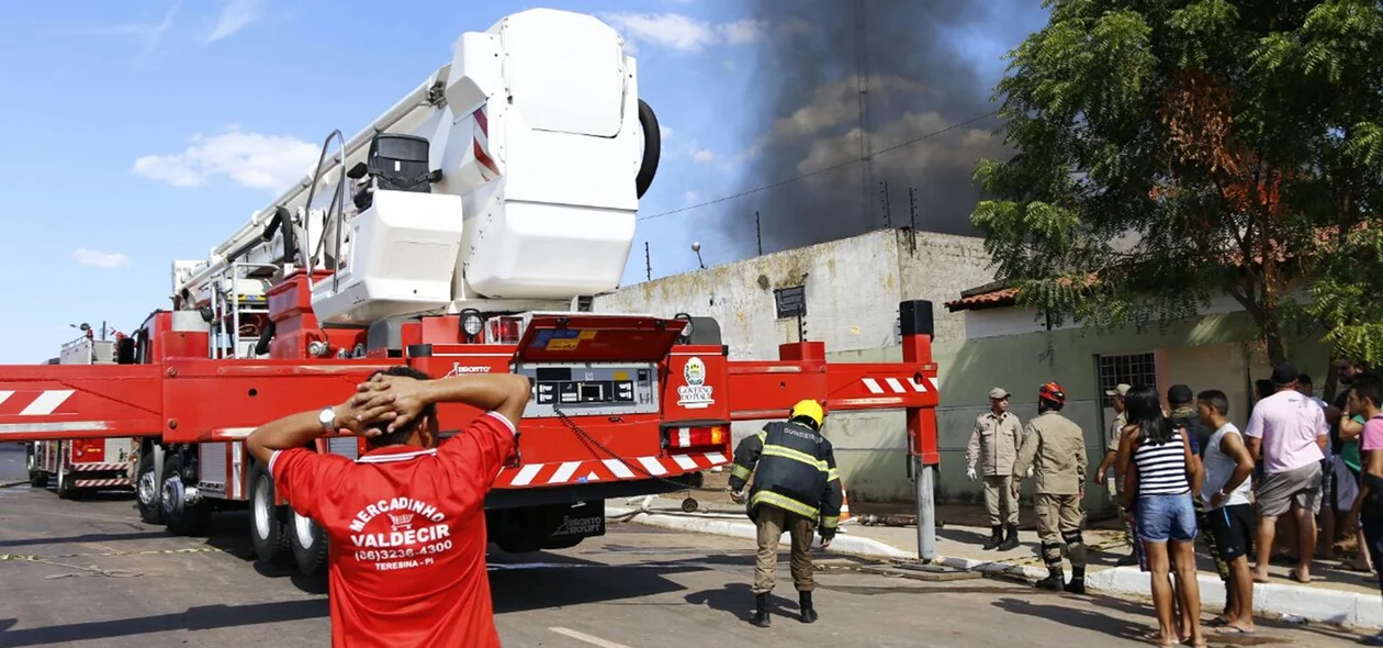 Incêndio em depósito da Pax União em Teresina