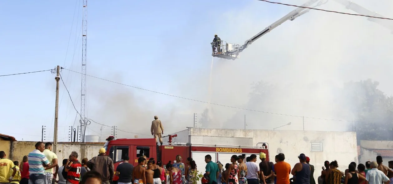 Incêndio em depósito da Pax União em Teresina