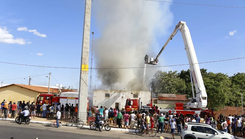 Incêndio em depósito da Pax União em Teresina