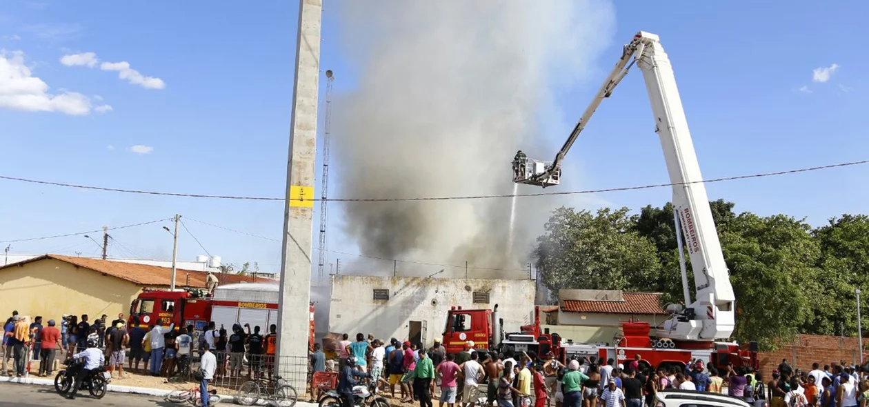 Incêndio em depósito da Pax União em Teresina