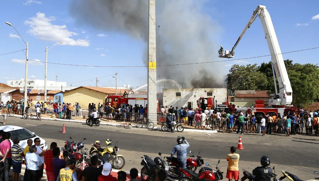 Incêndio em depósito da Pax União em Teresina