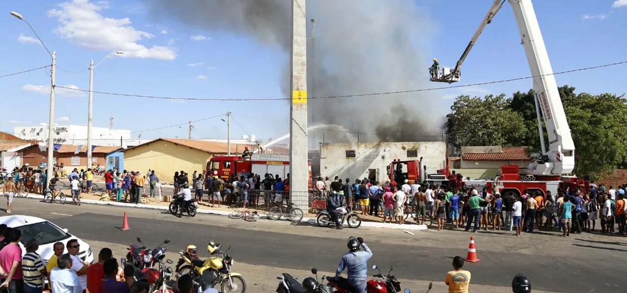 Incêndio em depósito da Pax União em Teresina