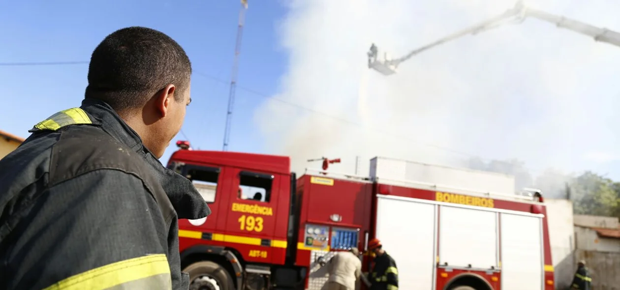 Incêndio em depósito da Pax União em Teresina