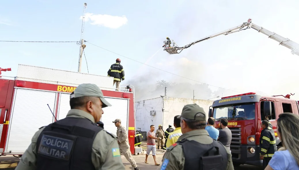 Incêndio em depósito da Pax União em Teresina