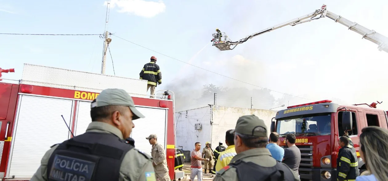 Incêndio em depósito da Pax União em Teresina