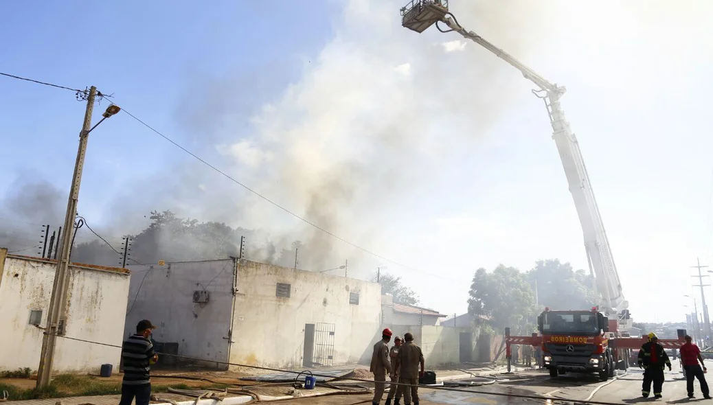 Incêndio em depósito da Pax União em Teresina