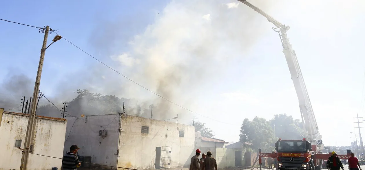 Incêndio em depósito da Pax União em Teresina