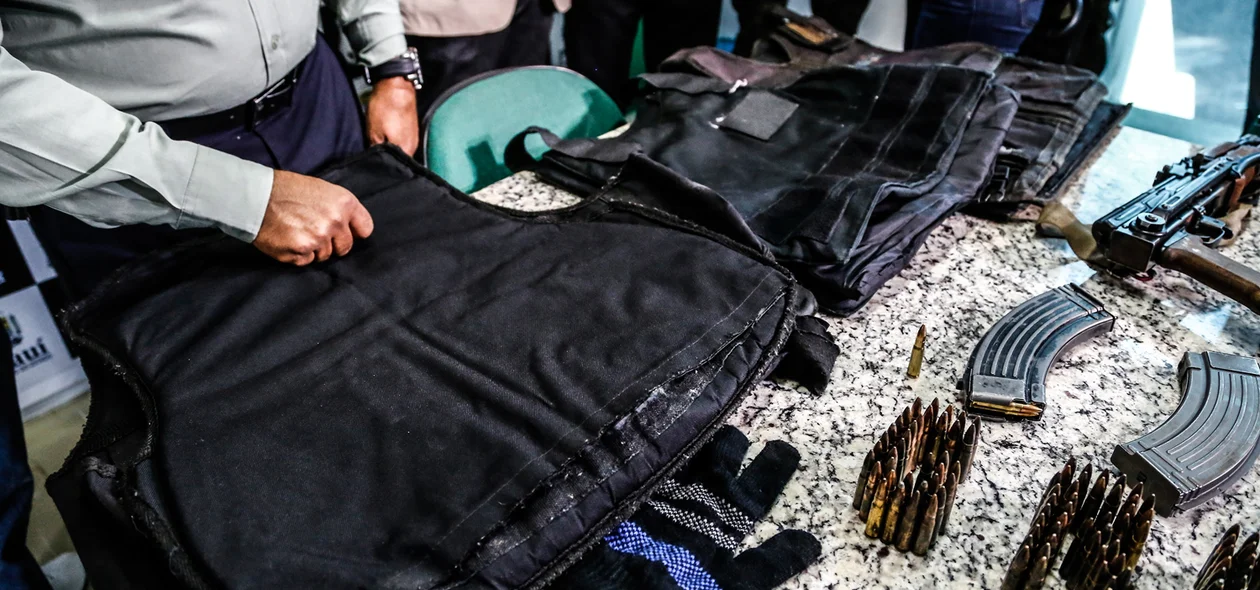 Coletes apreendidos pela polícia 