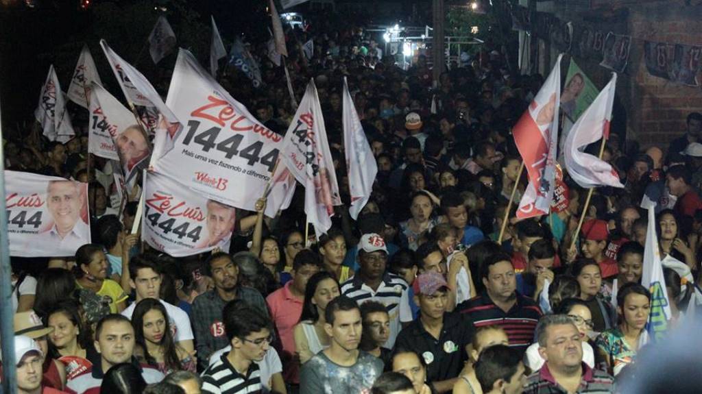 Comunidade de Samambaia participa de comício do Padre Walmir