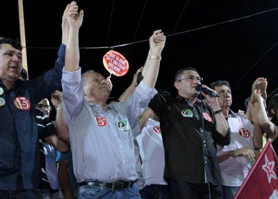 Padre Walmir reafirma compromissos de campanha em comício no Samambaia