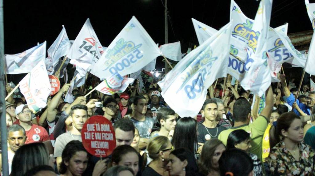 Público presente ao comício do Padre Walmir em Samambaia