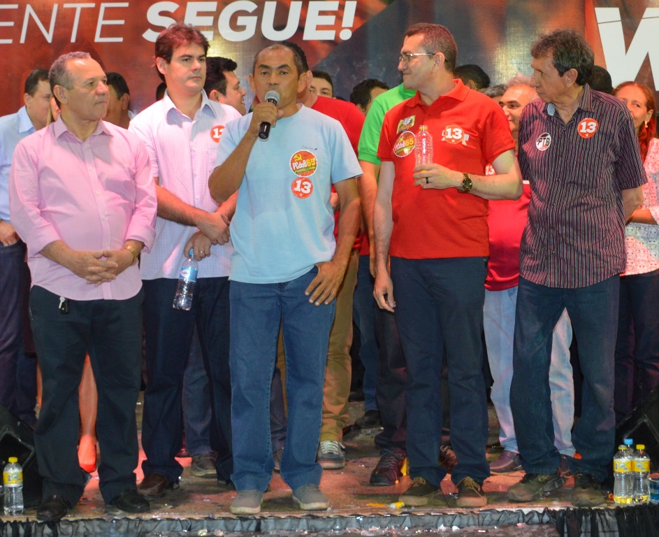 Teles, que aparece na foto durante convenção do Padre Walmir, foi um dos que aderiu a Gil Paraibano
