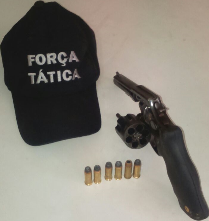 Arma de fogo apreendida com a dupla