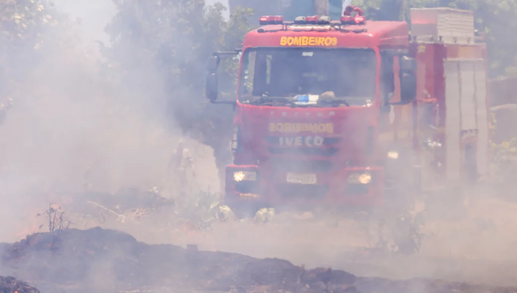 Equipe do Corpo de Bombeiros trabalhando