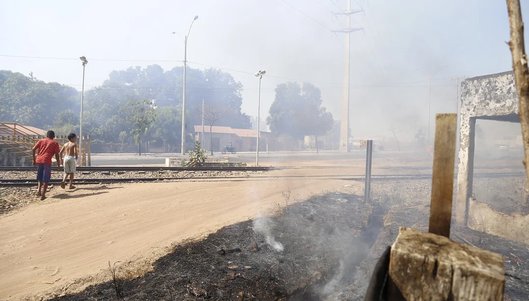 Incêndio próximo da Avenida dos Ipês