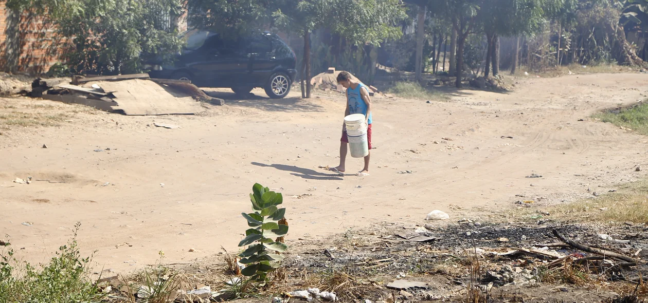 População tenta controlar incêndio