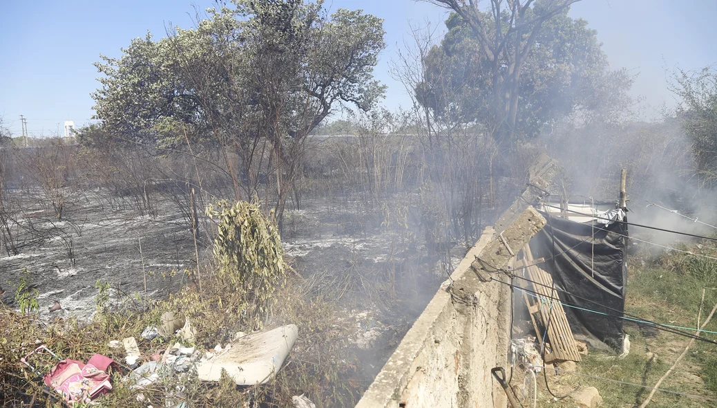Quintal atigindo pelo incêndio