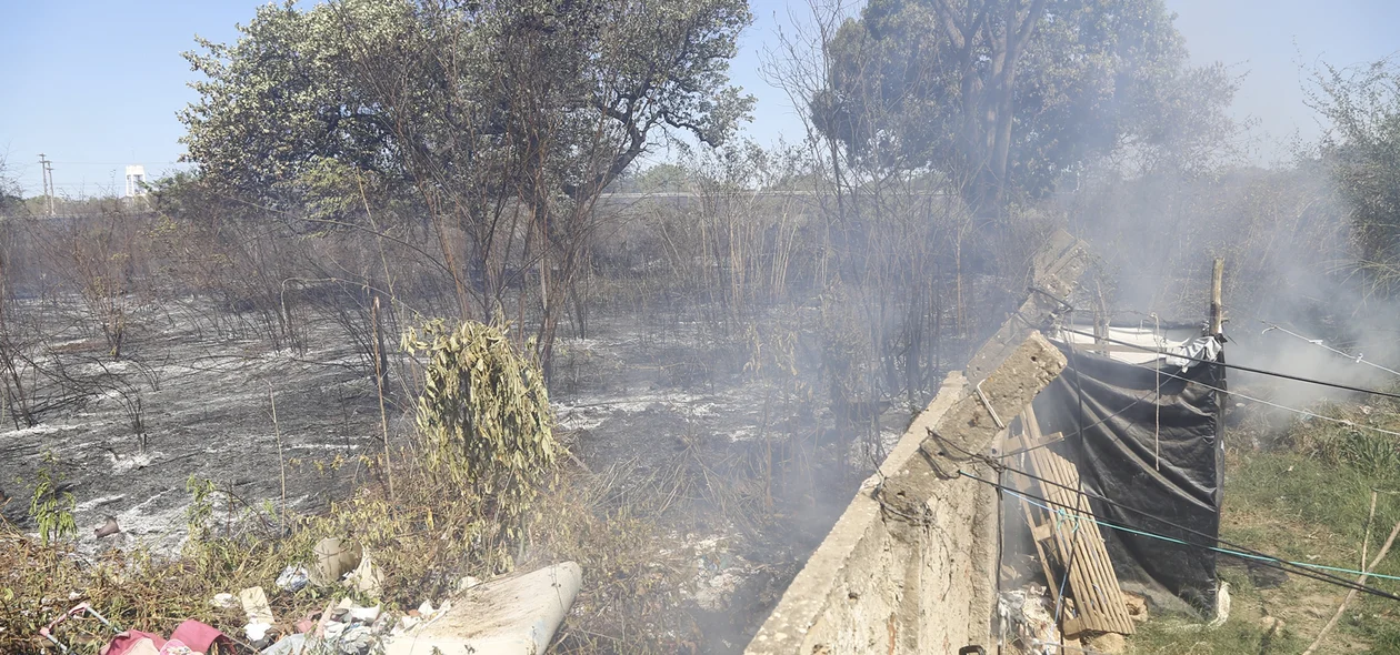 Quintal atigindo pelo incêndio