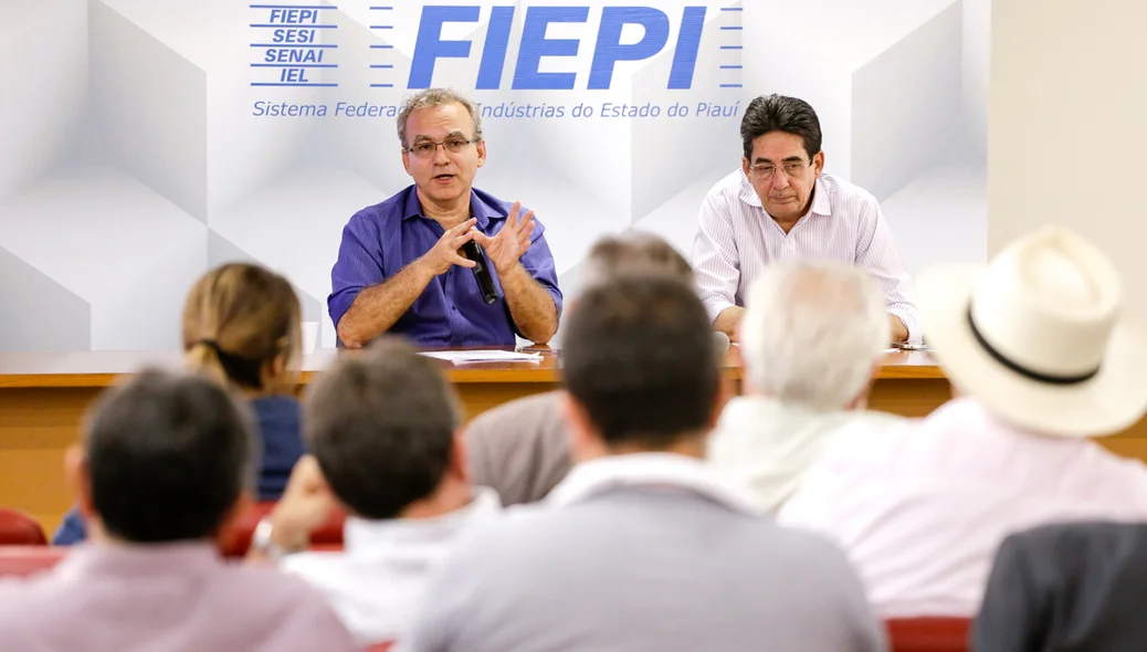 Firmino Filho em reunião com empresários 