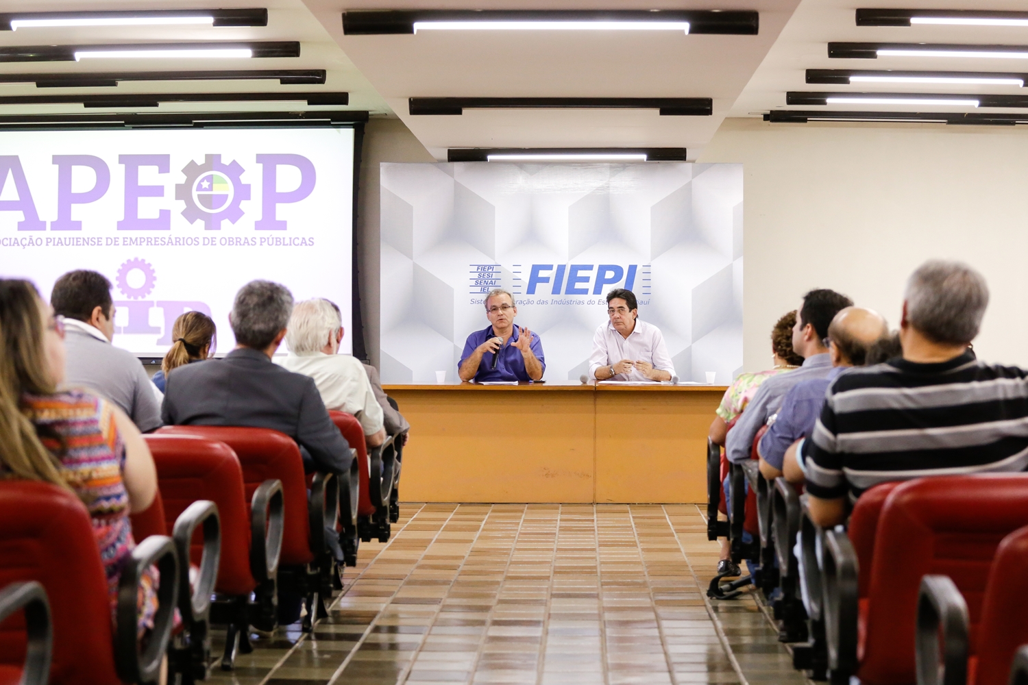 Reunião da APEOP na FIEPI