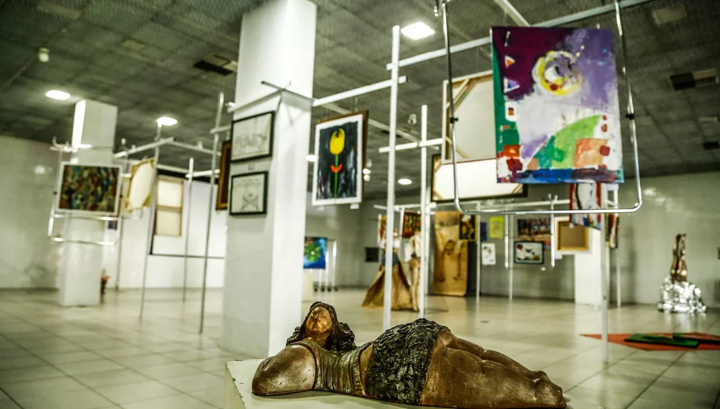 9ª Exposição Anual dos Artistas "De pernas pro ar"