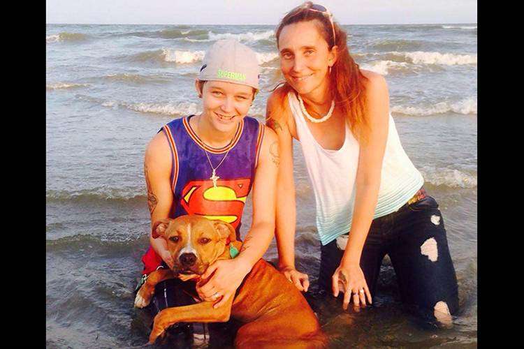 Mãe e filha enfrentam acusação de incesto após se casarem