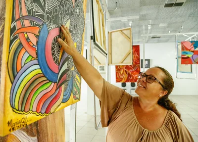 Maria Célia 9ª Exposição Anual dos Artistas "De pernas pro ar" 