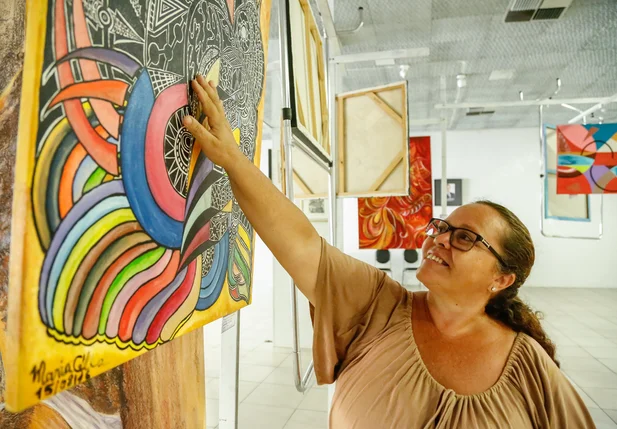 Maria Célia 9ª Exposição Anual dos Artistas "De pernas pro ar" 