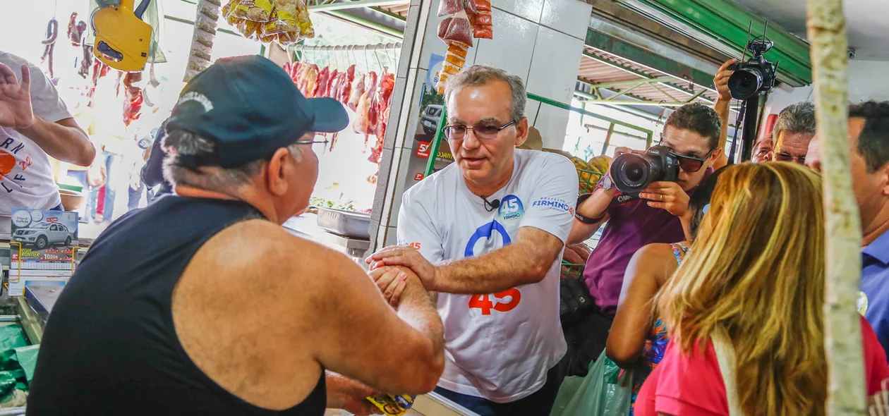 Cumprimentado comerciantes no bairro mocambinho 