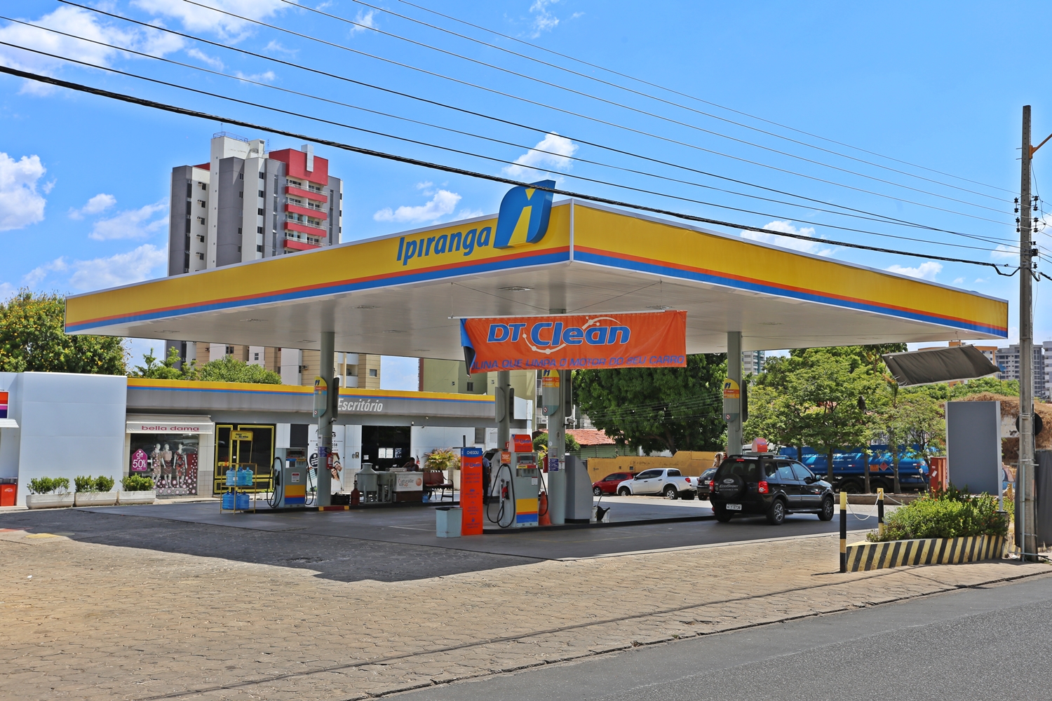Posto de combustível na Avenida Dom Severino