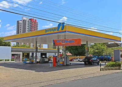 Posto de combustível na Avenida Dom Severino