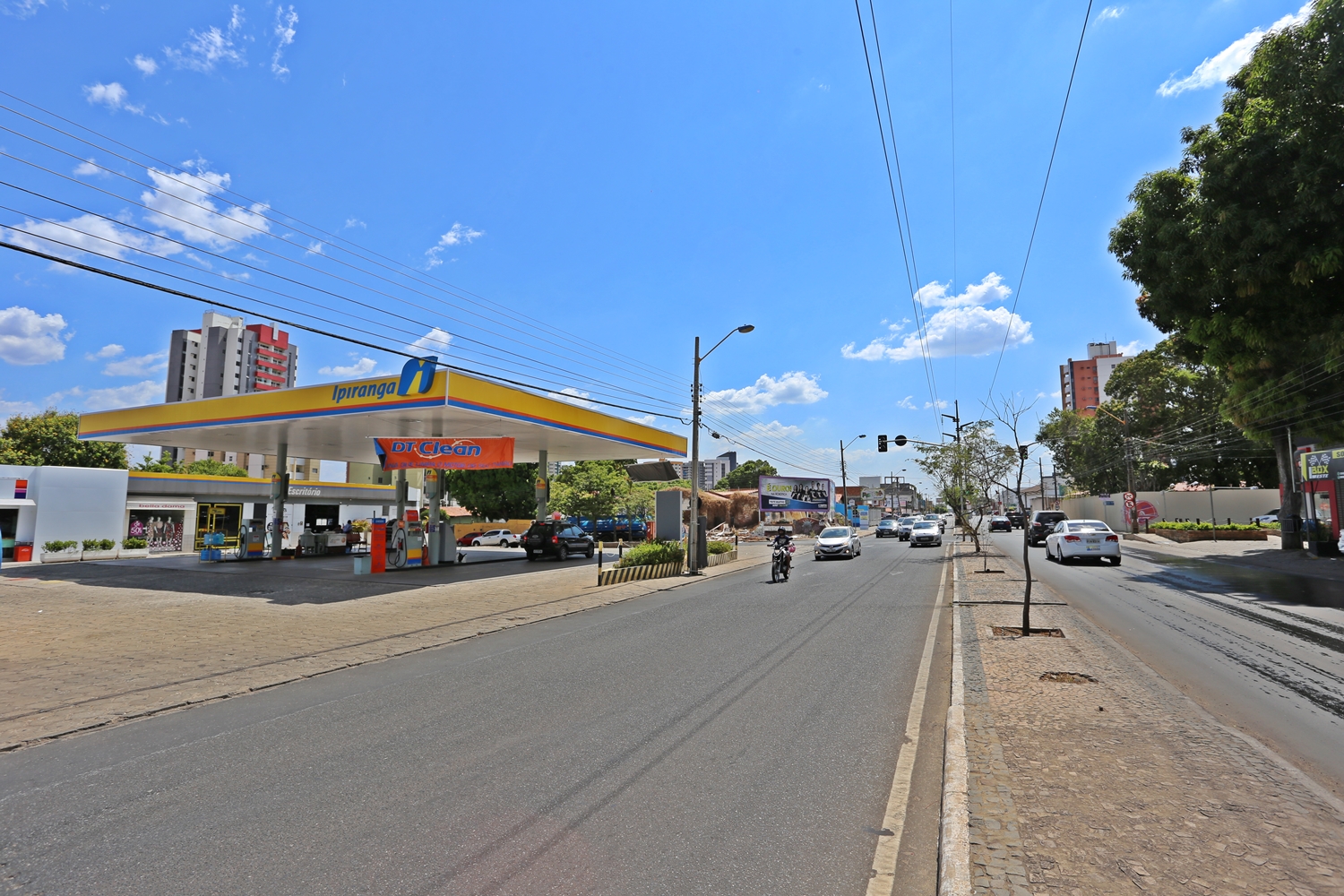Posto de combustível na Avenida Dom Severino