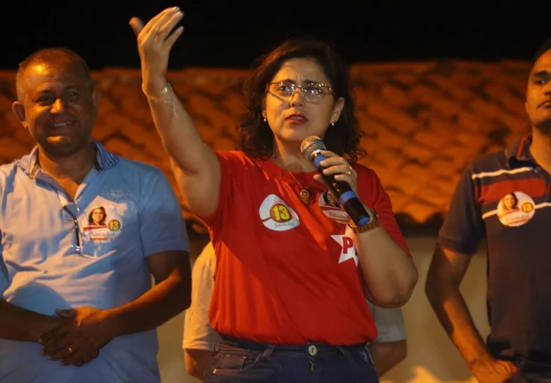 Prefeita de Altos Patrícia Leal 