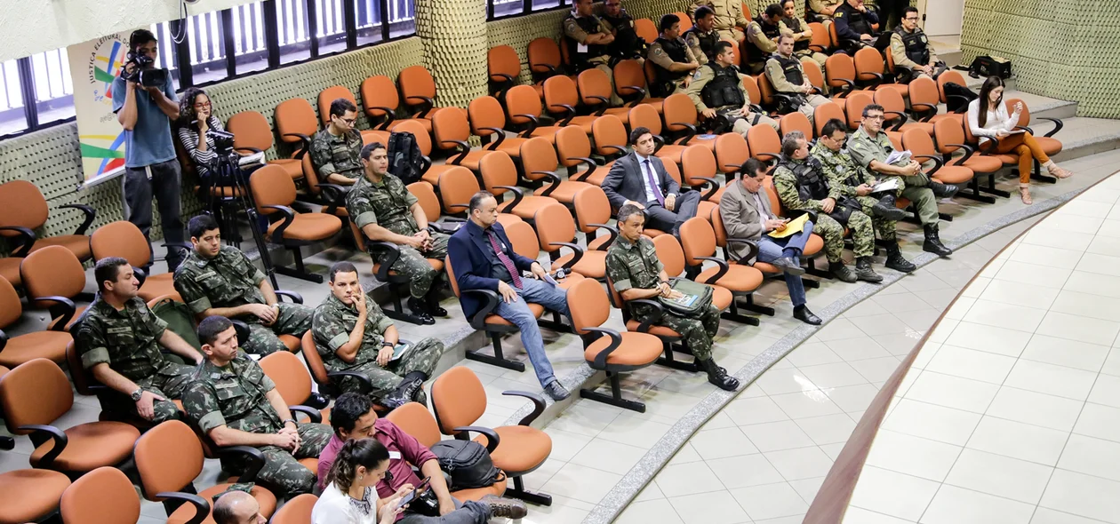 Policias presentes na solenidade