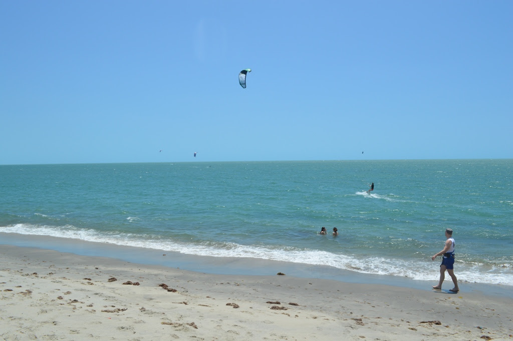 Prática de kitesurf em Barra Grande