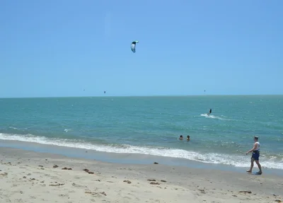 Prática de kitesurf em Barra Grande