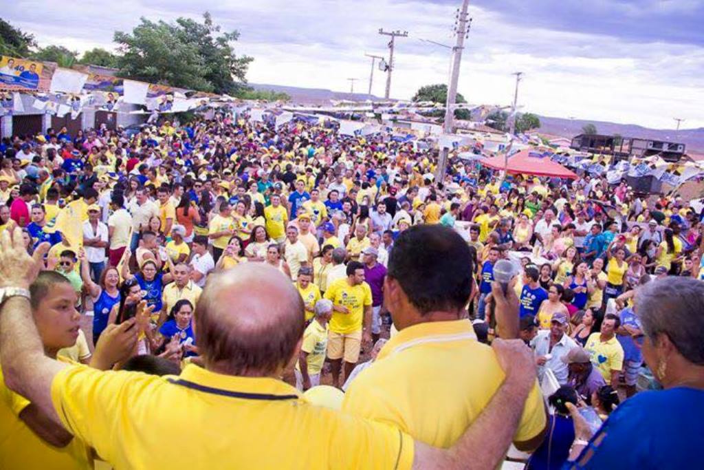 Comício de Erivelton Barros reúne expressivo número de pessoas
