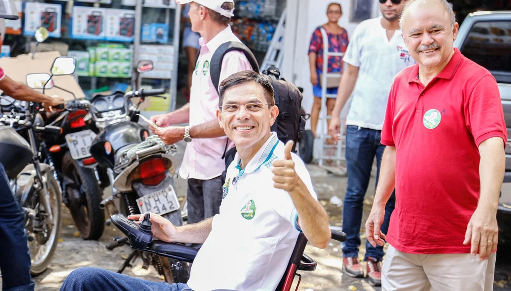 Amadeu Campos ao lado do Vice Décio Solana nas ruas do centro 