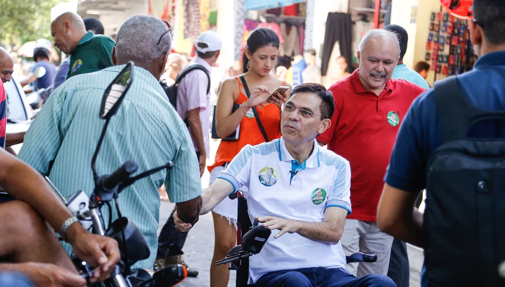Amadeu Campos falando com o povo
