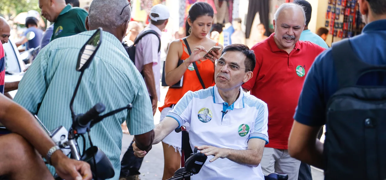 Amadeu Campos falando com o povo