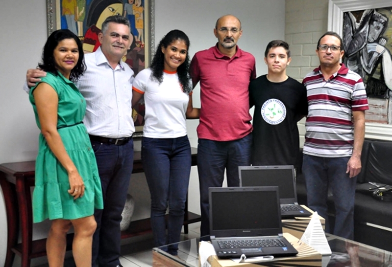 Seduc entrega notebooks a estudantes