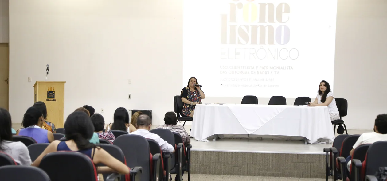 Professoras ministram um minicurso na UFPI 