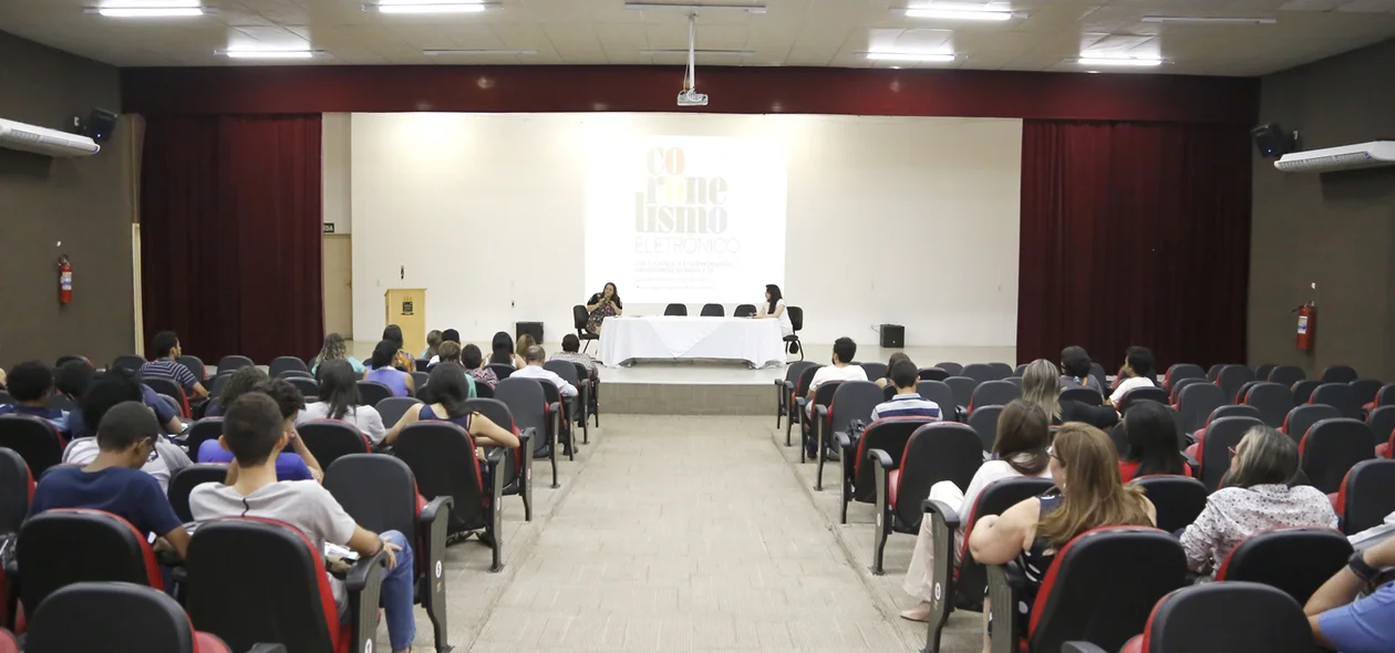 Professoras ministram um minicurso