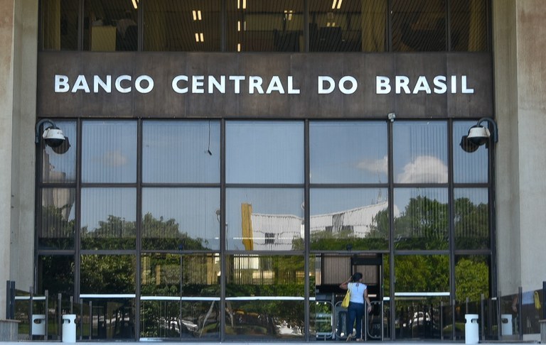 Banco Central prevê estouro da meta de inflação em 2016 