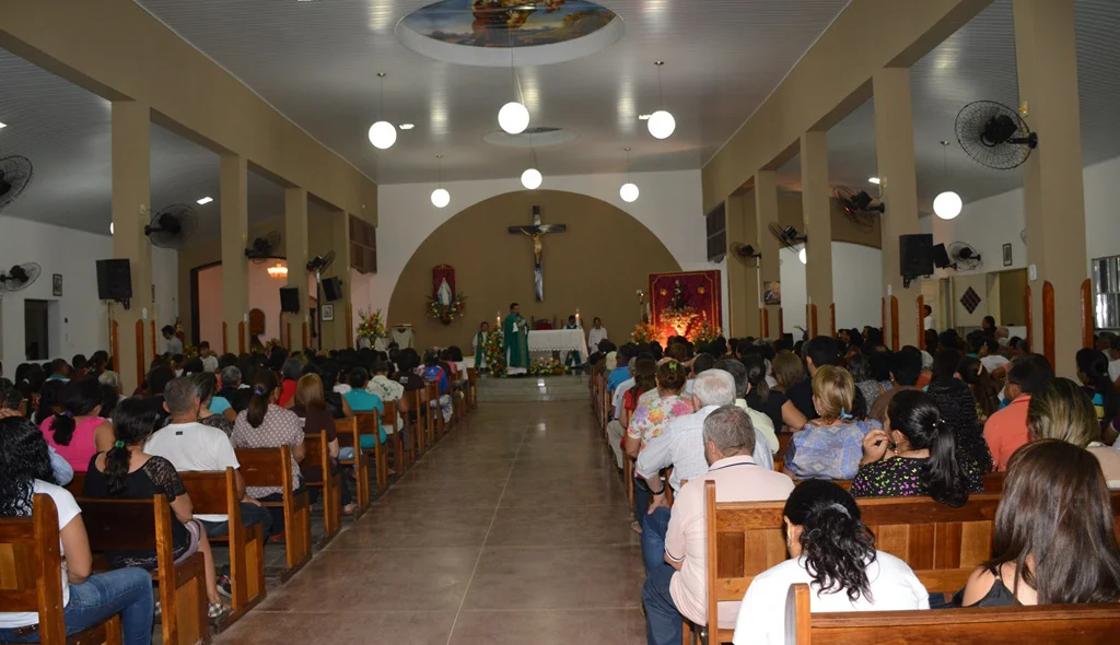 Igreja ficou lotada 