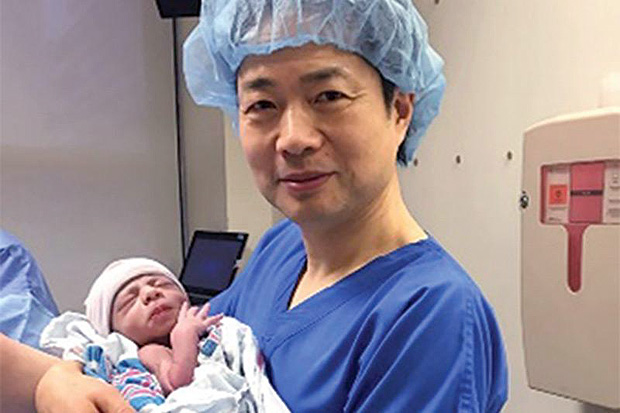 Nasce primeiro bebê que incorpora o DNA de três pais