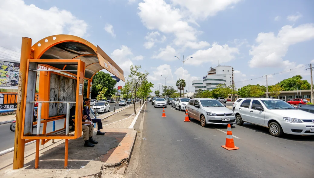 Parada de ônibus onde a idosa estava momentos antes do acidente