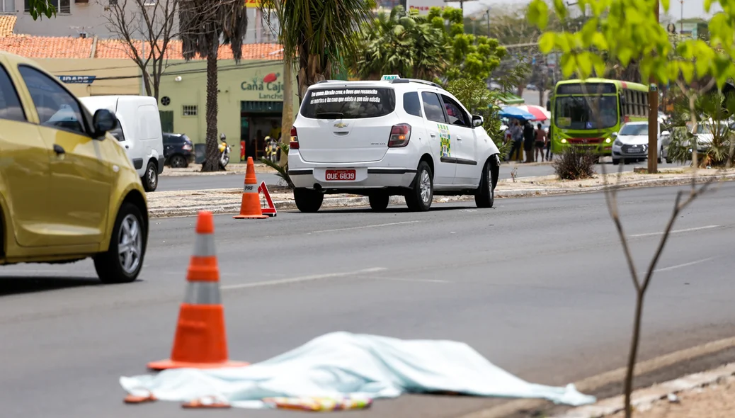 Taxi atropela idosa de 76 anos na avenida João XXIII